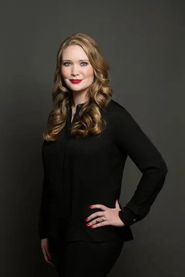 Sarah J. Maas profile