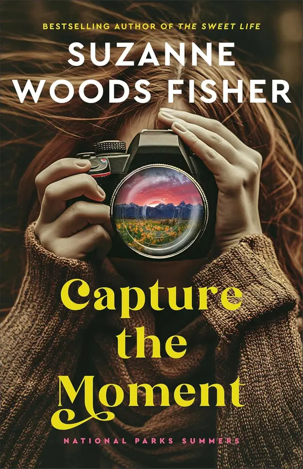 Capture the Moment by Suzanne Woods Fisher cover