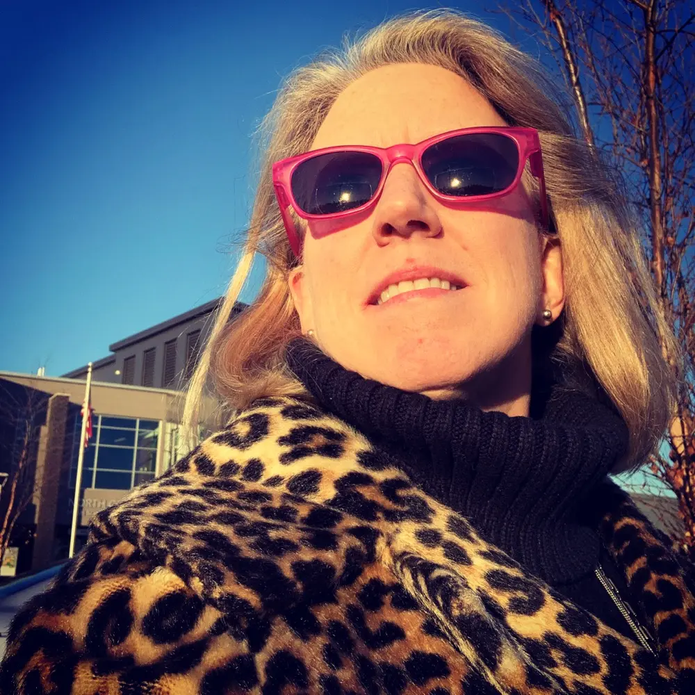 Blondelibrarian profile pic