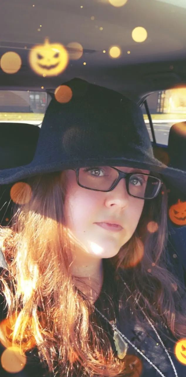 TheKnottyMillennialReader profile pic