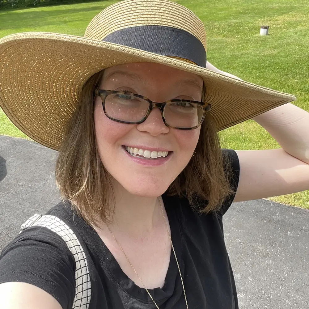 Carolyn🫖✨, moderator