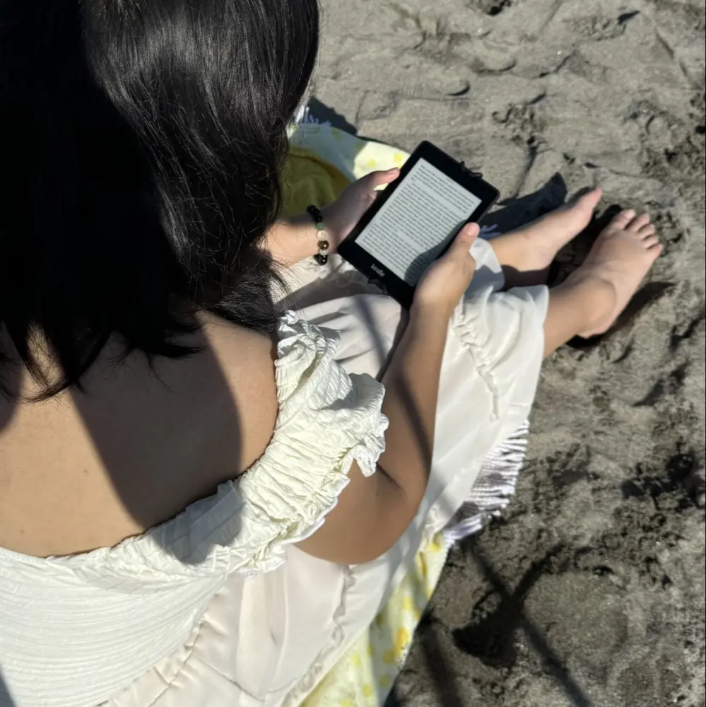 orange reads profile pic