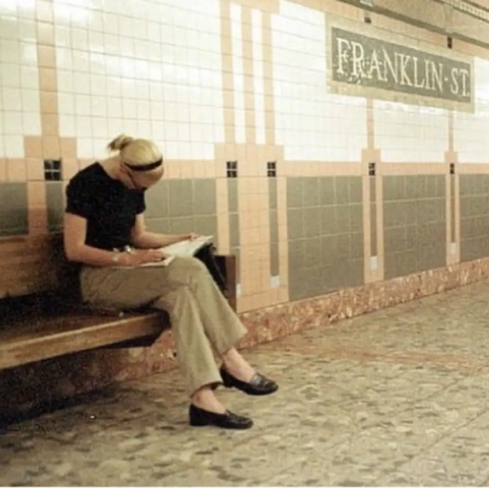 girl who reads on the metro, moderator