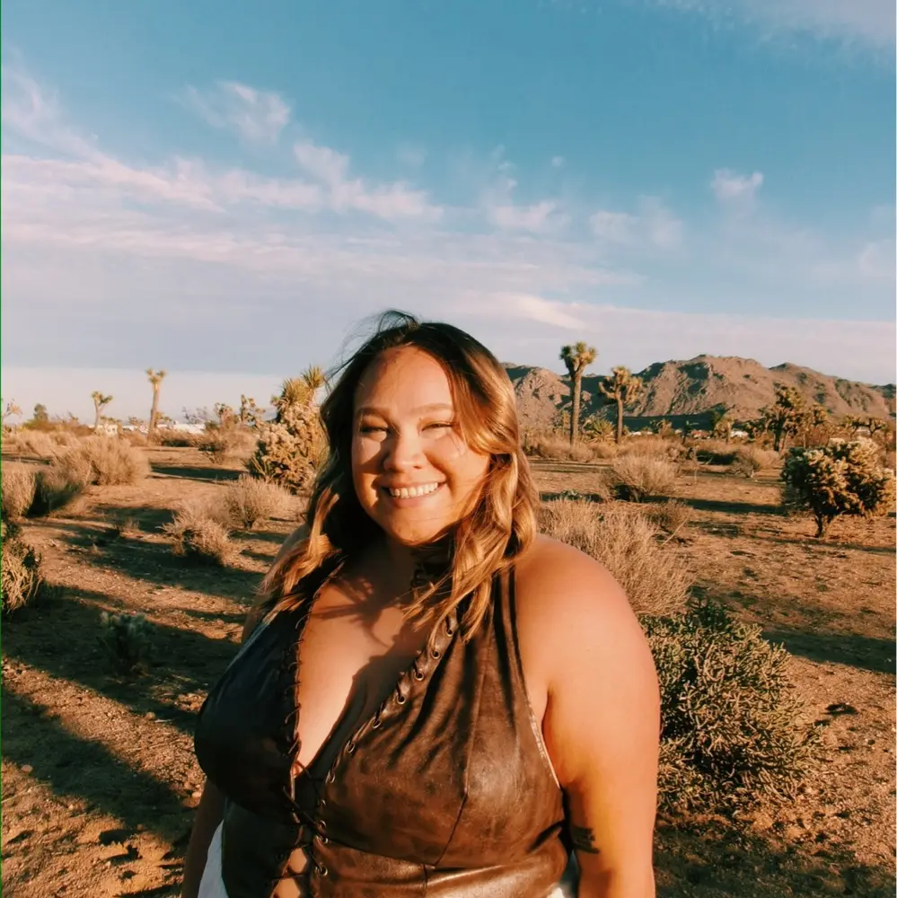 sydney newsom 🤍✨ profile pic