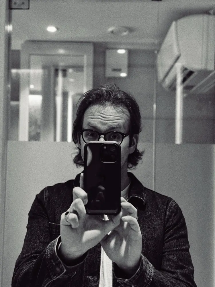 alexisreadingabook profile pic