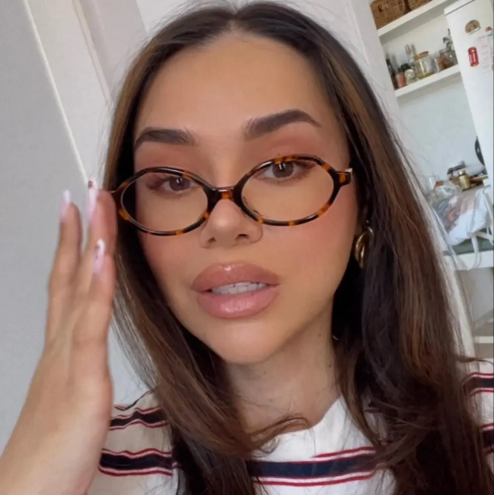 Raluca profile pic