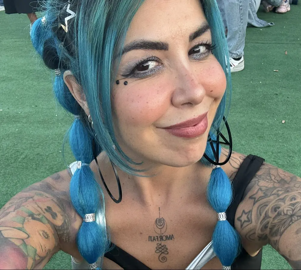 Caia_In_Wonderland profile pic