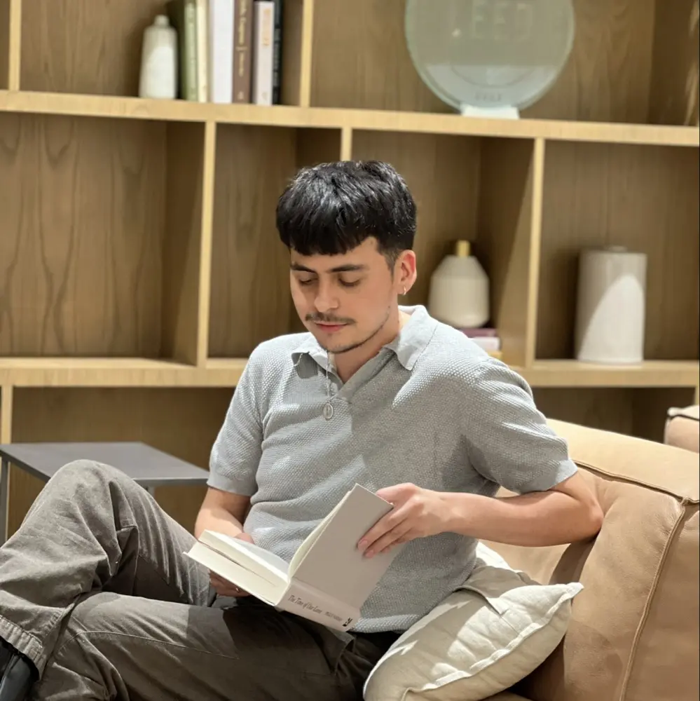 Manwhales libros profile pic