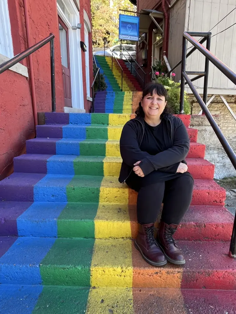 Julie Sparrow profile pic