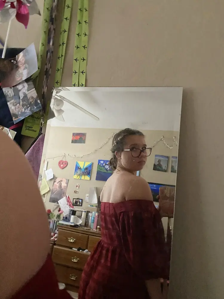 Darling Sae, moderator