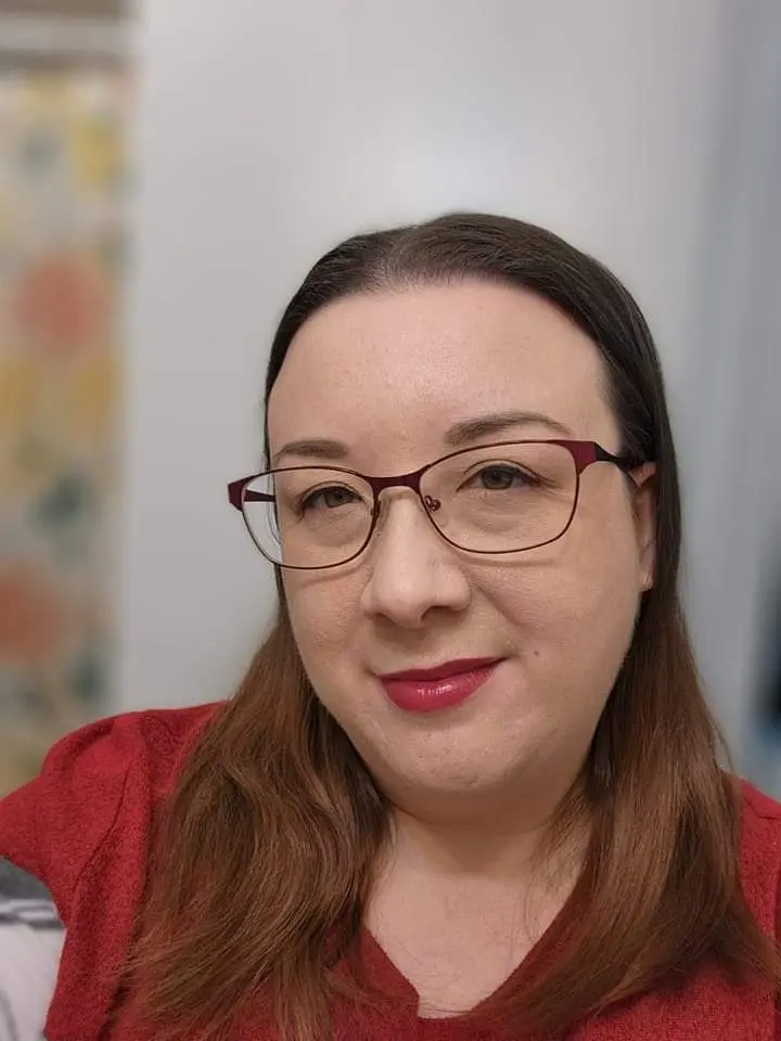 Stacey ~ Books & Crafts avatar