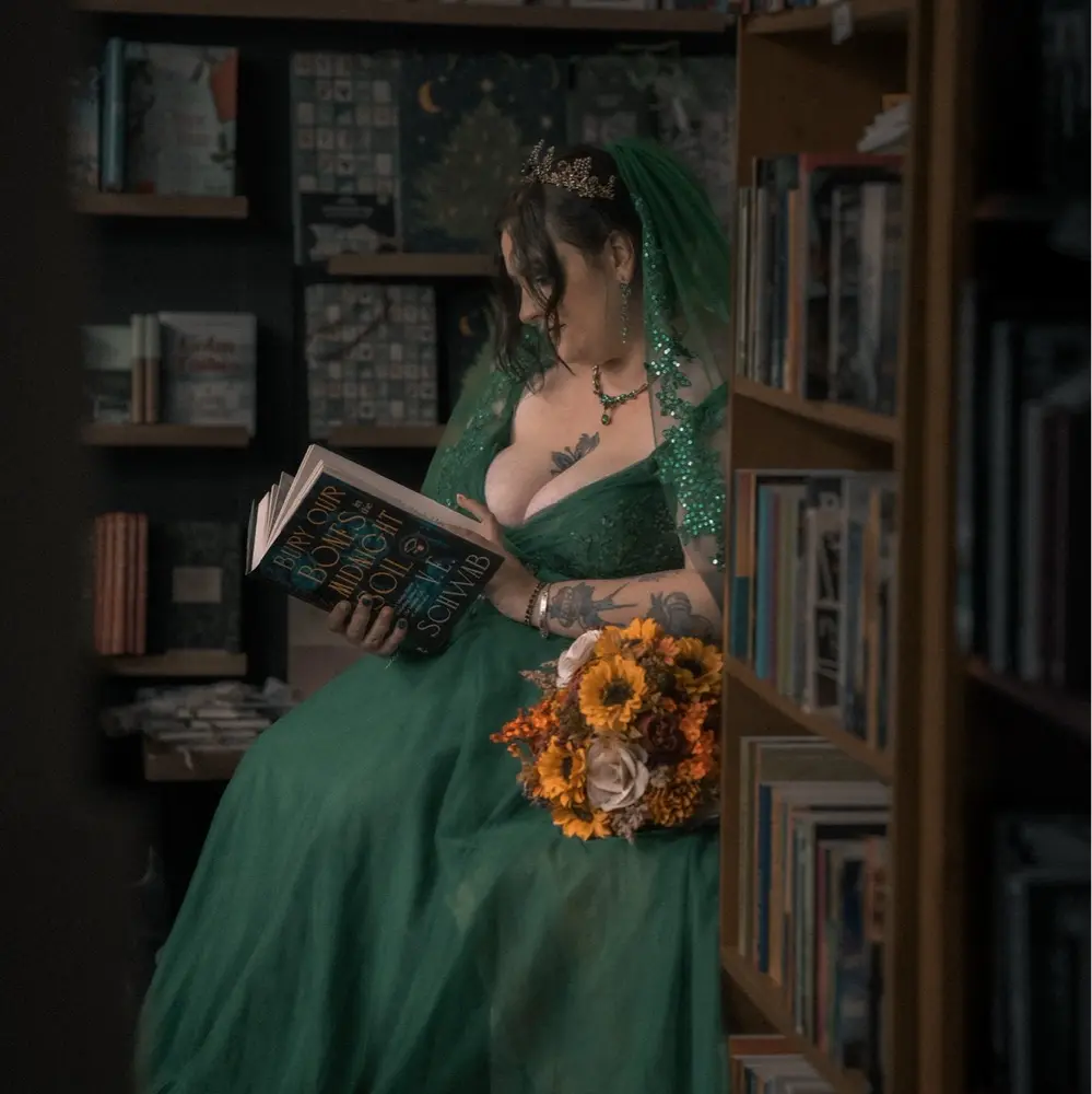 Thegirlwhoreads profile pic