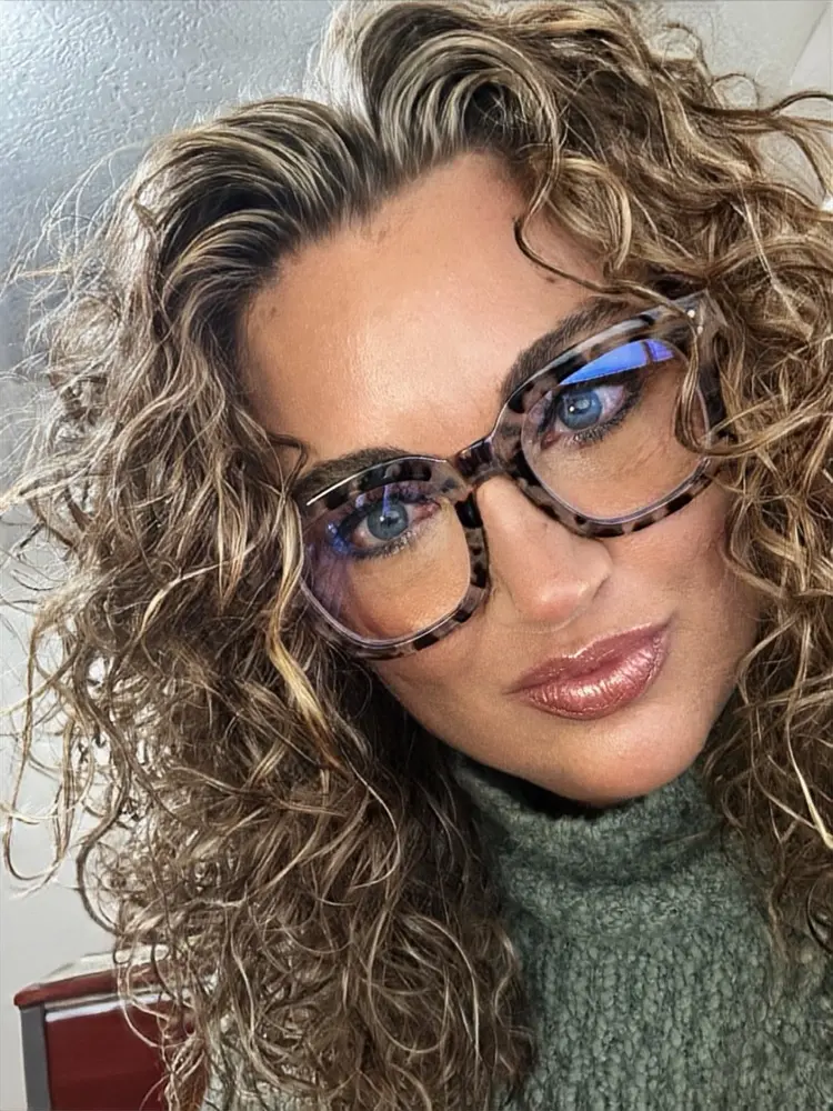 Kelly Adams profile pic