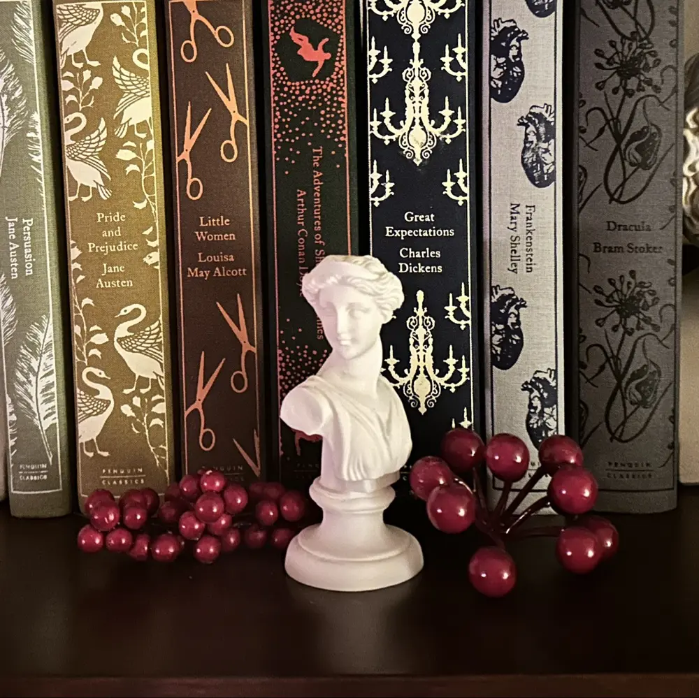 BookishLou 🦉 profile pic