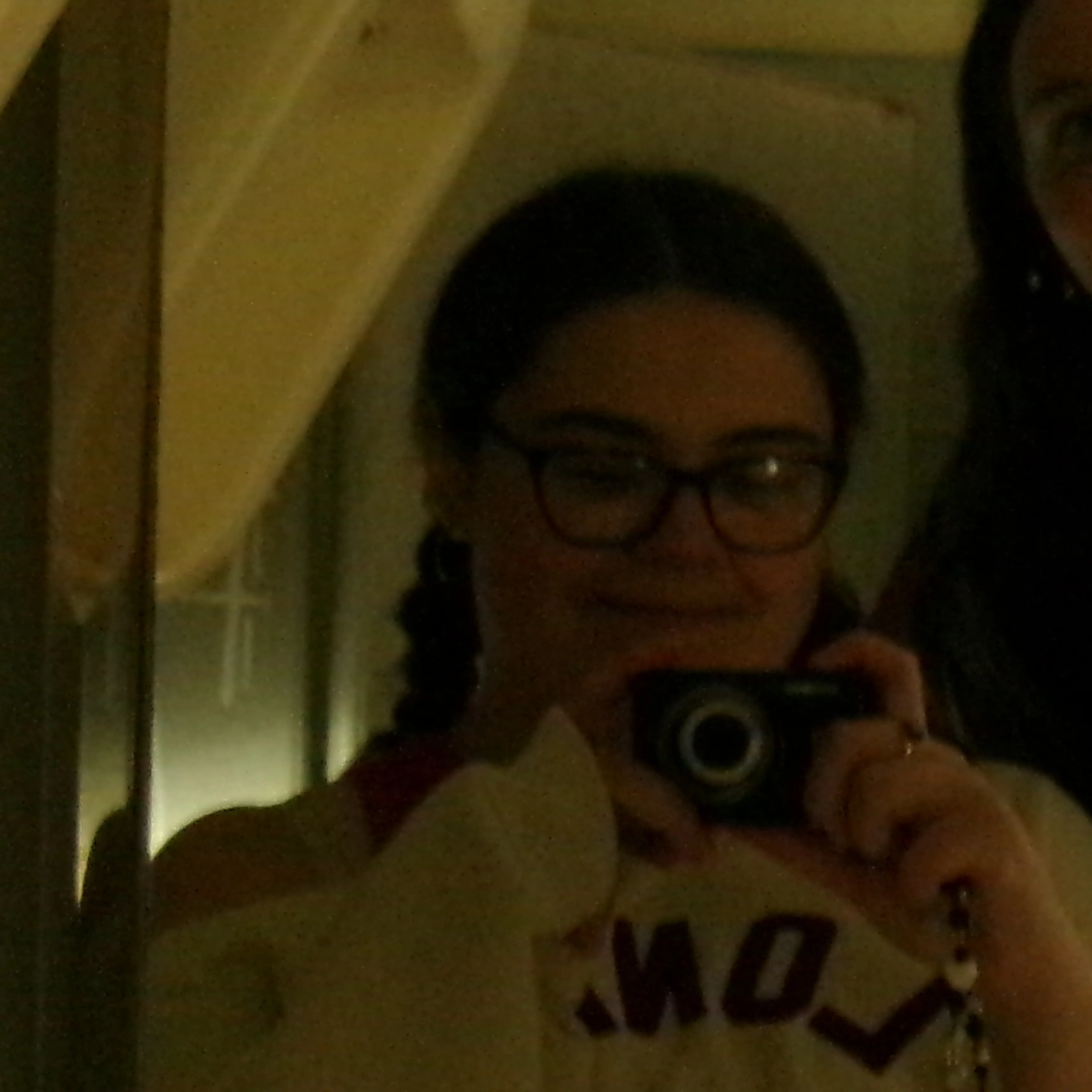 emmieisreadingbooks profile pic