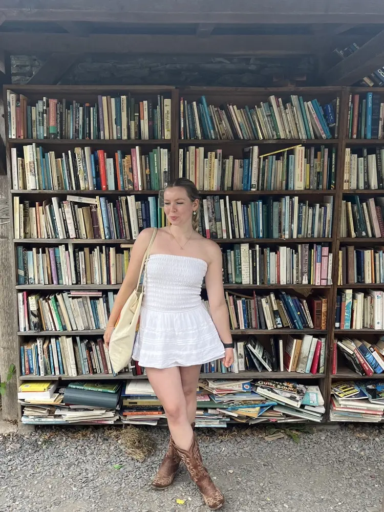 MaisieLikesToRead profile pic