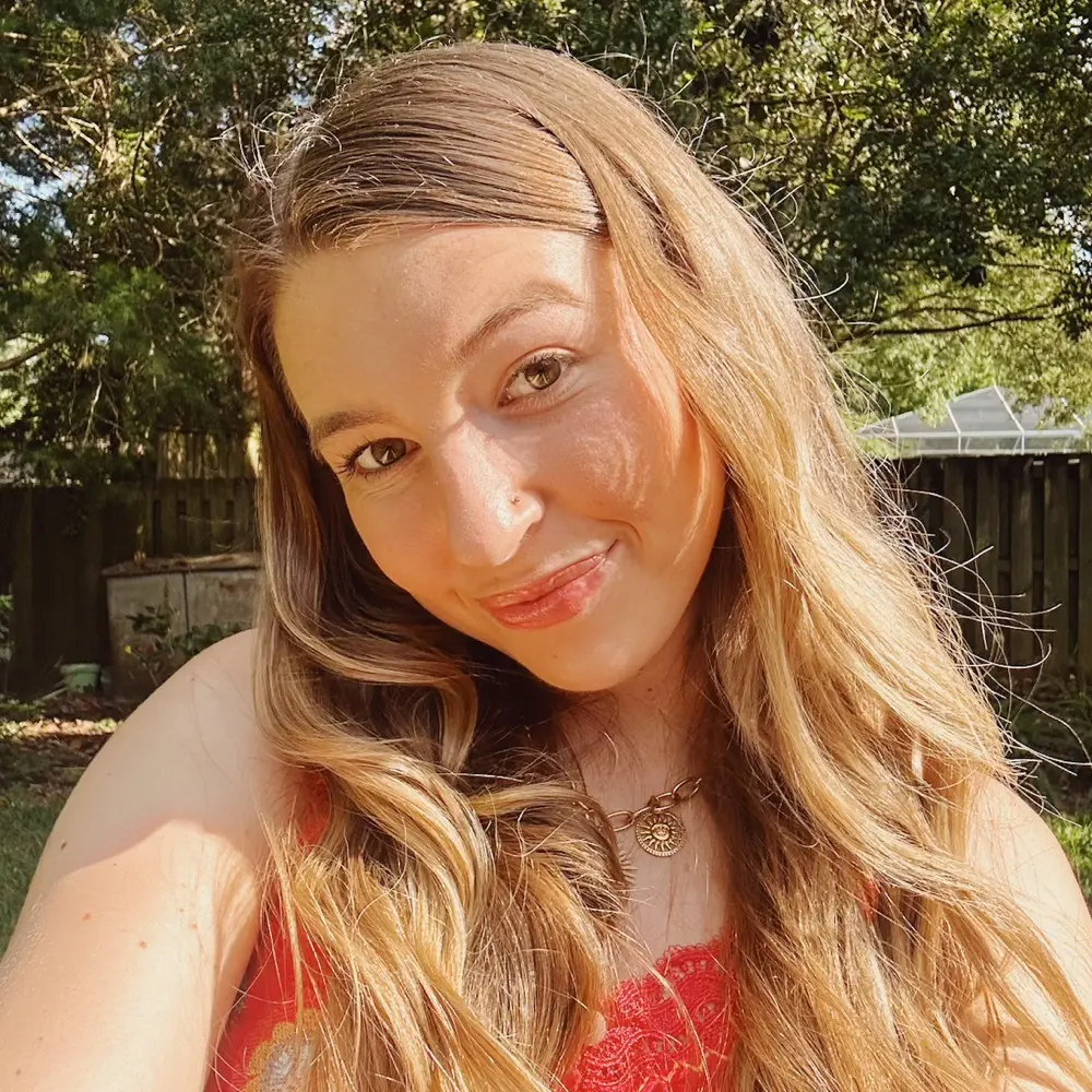 cate | catescozycornerofbooks profile pic