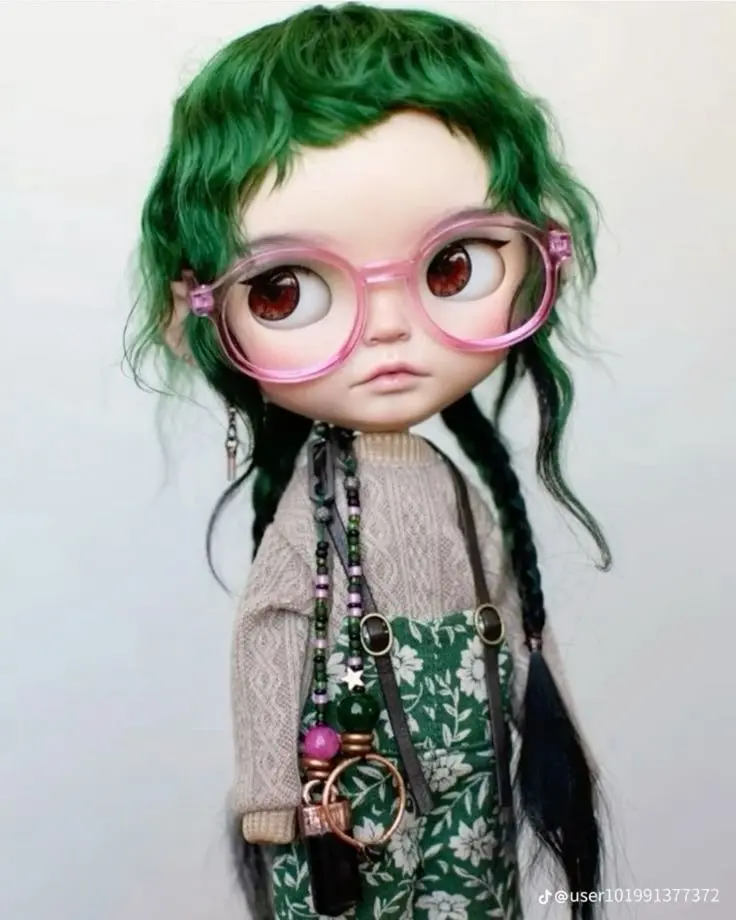 Nicole|BookWitch profile pic