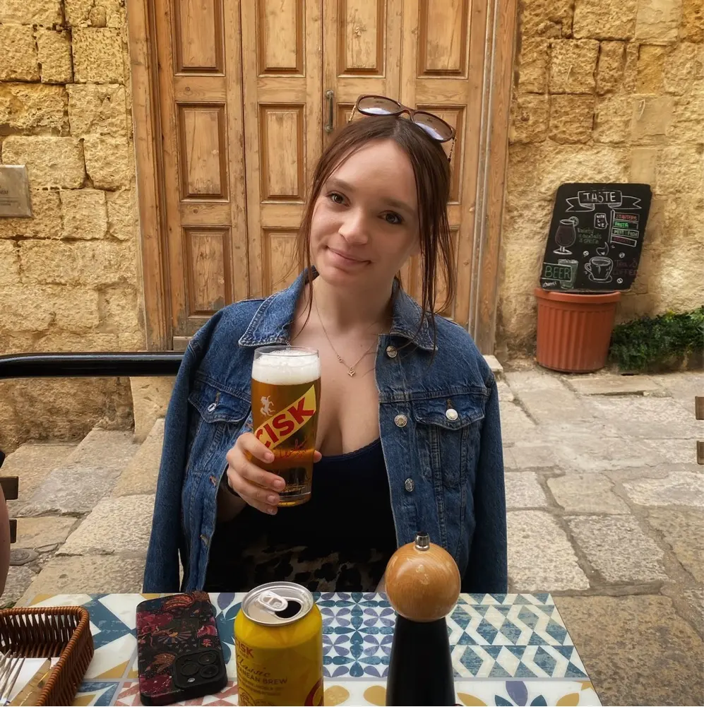 Hollie Marsh profile pic